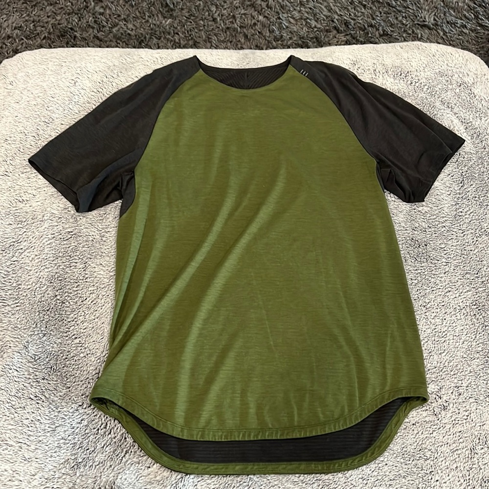 lululemon tee